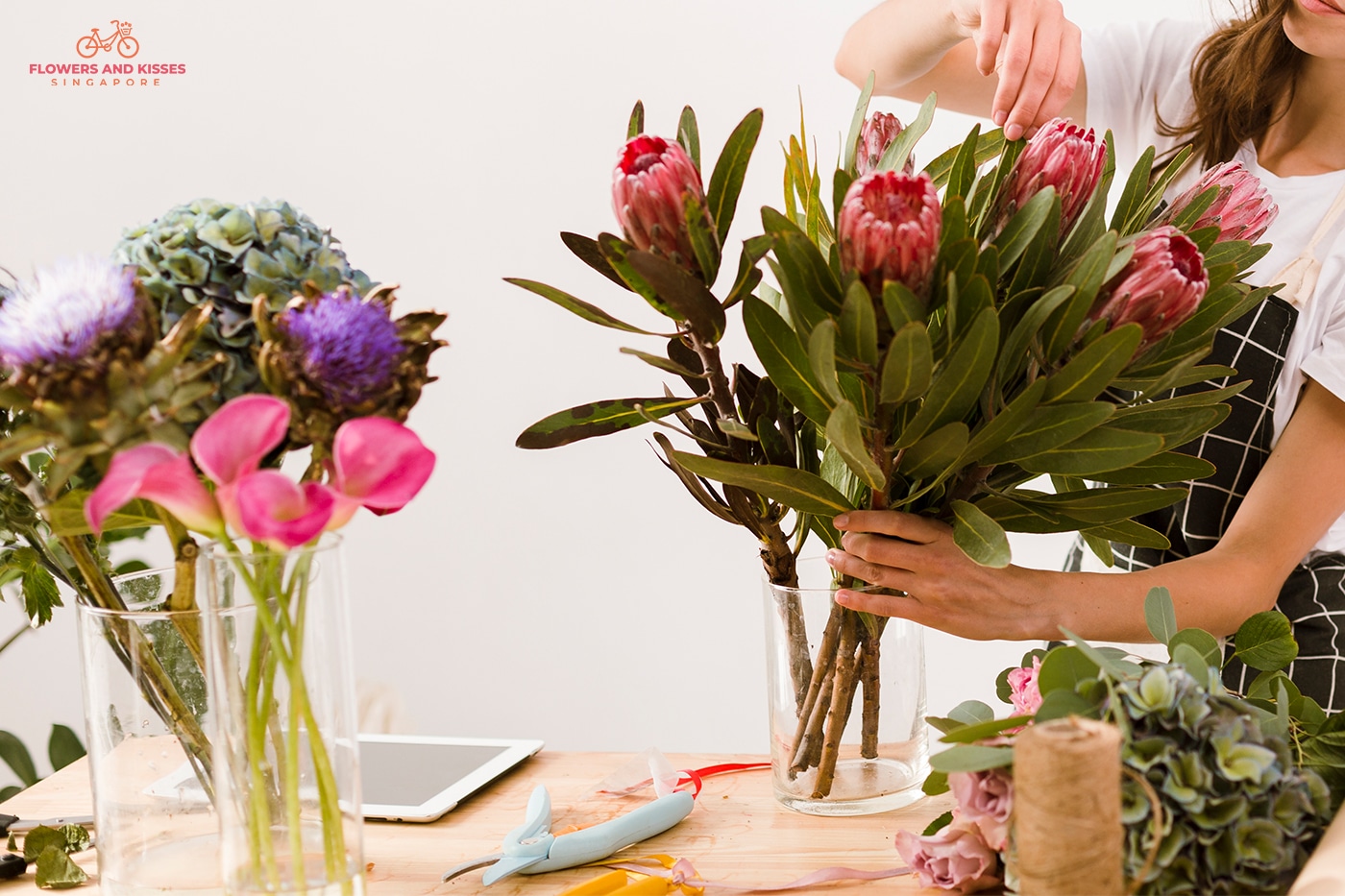 Online Florist Singapore How To Arrange Flowers In A Vase   How To Arrange Flowers In A Vase 